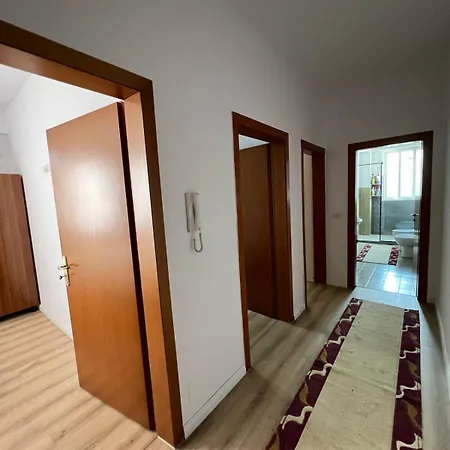 Center 2br *